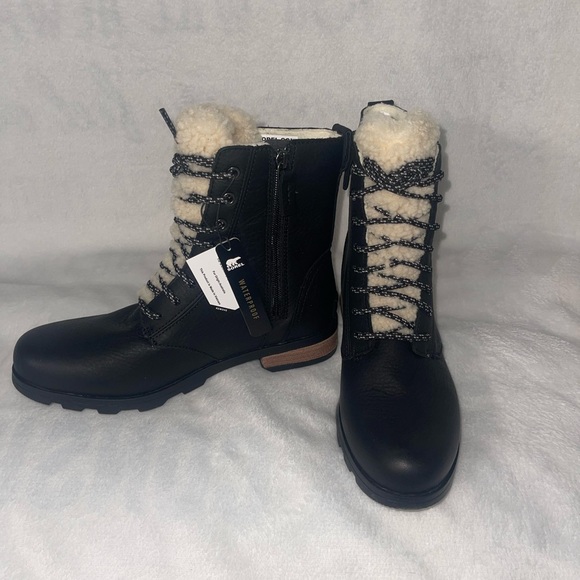 Sorel Emelie Geniune Shearling Short Lace up boots - Picture 6 of 12